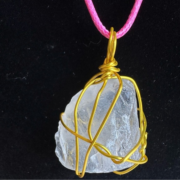 Handmade sea glass pendant gold tone Wire Wrapped Necklace beach glass 5544 - Picture 2 of 8